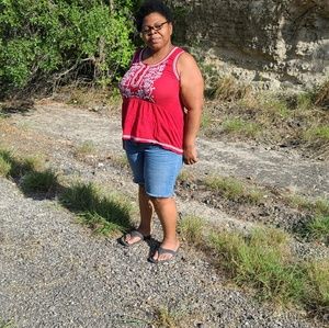 Meet your Posher, Maura